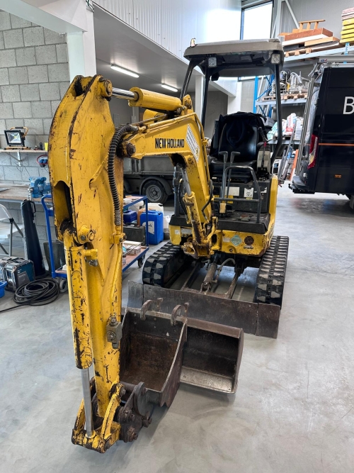 New Holland E18SR